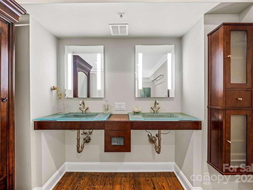 185 Macon Avenue, Asheville, NC 28804.  MLS# CAR4329475, YatesRealty ID 28133. Ensuite primary bathroom