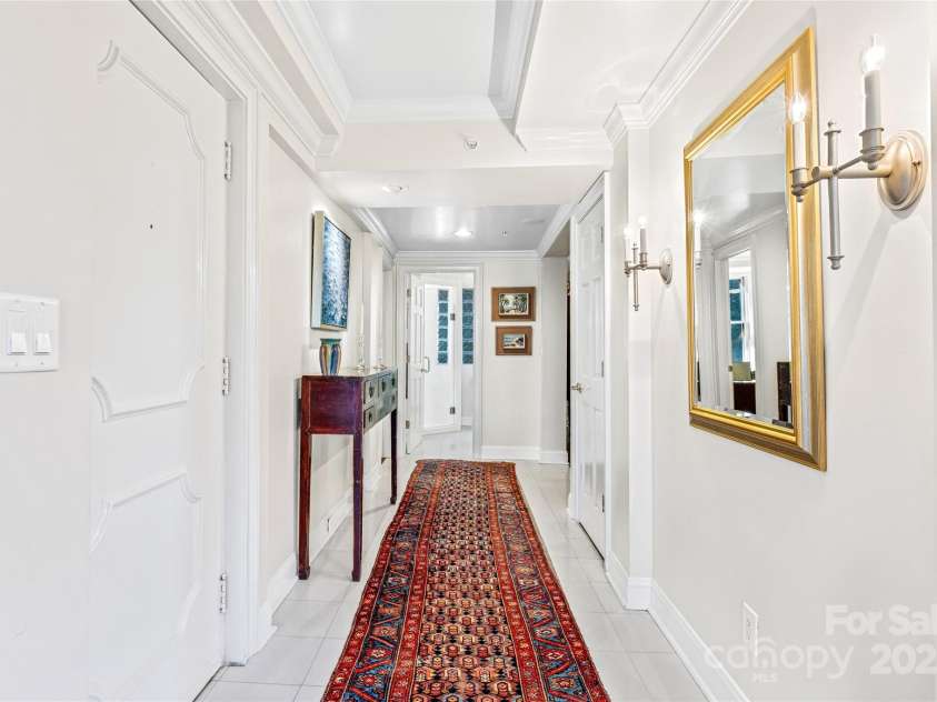 185 Macon Avenue, Asheville, NC 28804.  MLS# CAR4329475, YatesRealty ID 28133. Entrance hall