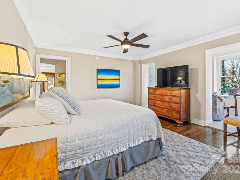 185 Macon Avenue, Asheville, NC 28804.  MLS# CAR4329475, YatesRealty ID 28133. Primary Suite