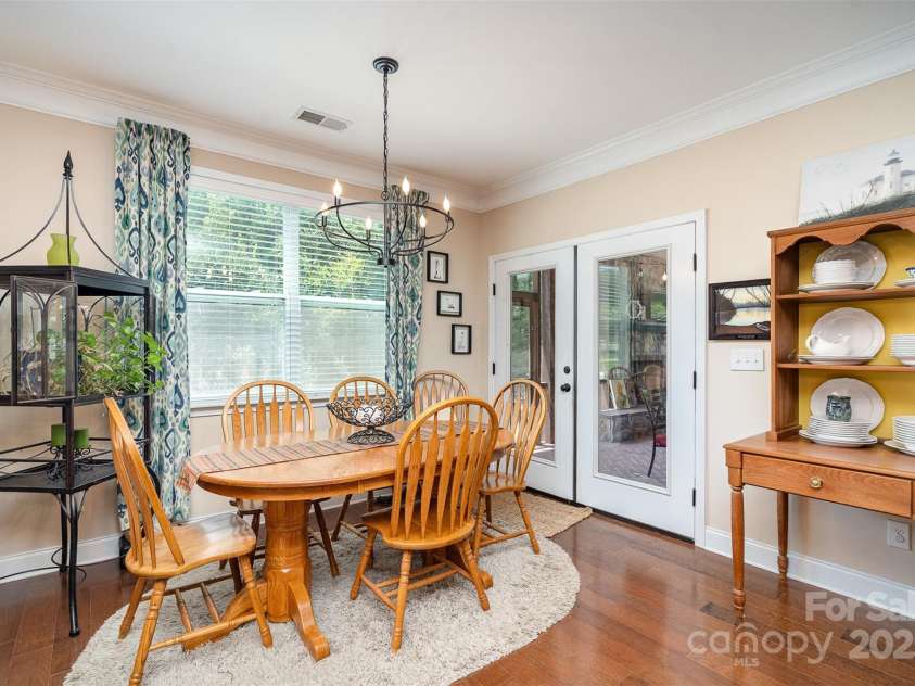 11907 Kimberfield Road, Matthews, NC 28105.  MLS# CAR4281213, YatesRealty ID 28137. Breakfast nook