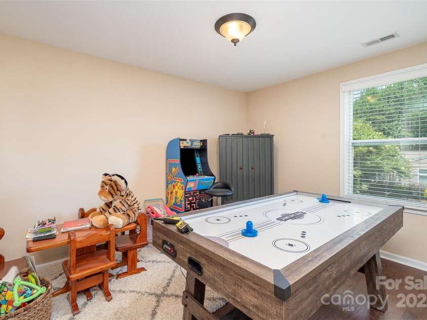 11907 Kimberfield Road, Matthews, NC 28105.  MLS# CAR4281213, YatesRealty ID 28137. Loft landing
