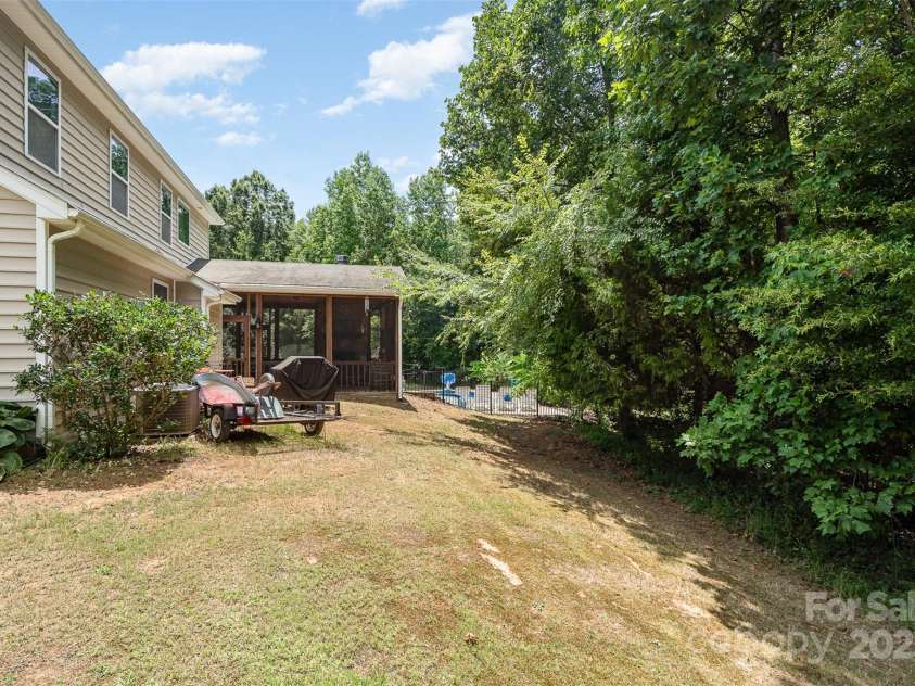 11907 Kimberfield Road, Matthews, NC 28105.  MLS# CAR4281213, YatesRealty ID 28137. Yard