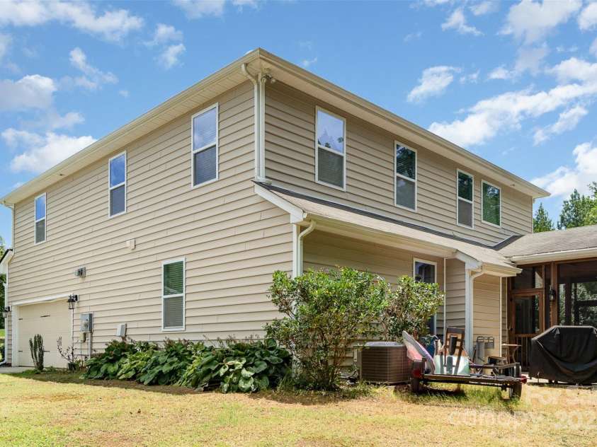 11907 Kimberfield Road, Matthews, NC 28105.  MLS# CAR4281213, YatesRealty ID 28137. Yard & Patio