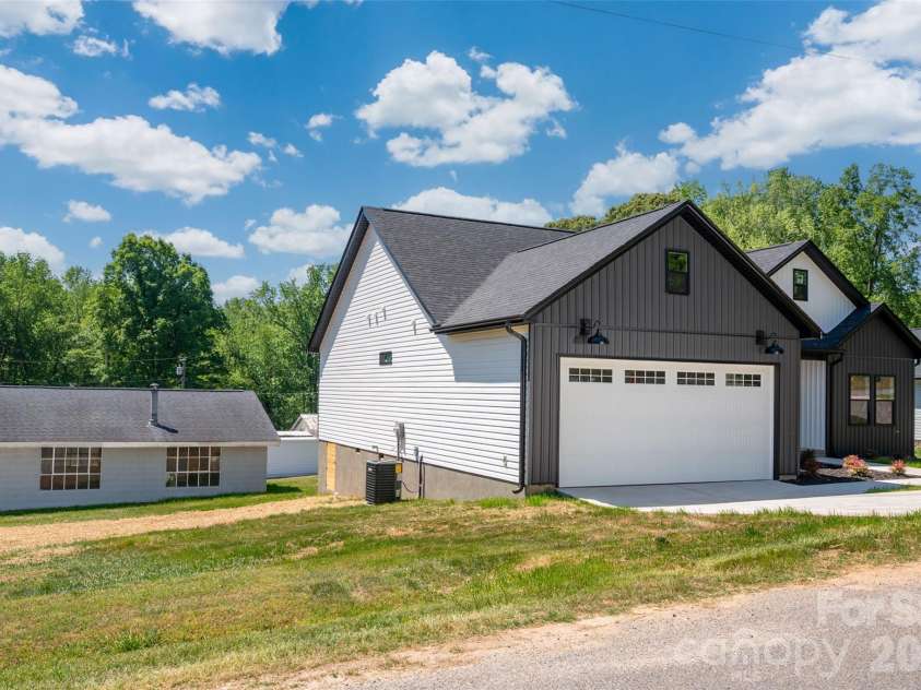 501 Snow Street, Kannapolis, NC 28081.  MLS# CAR4371237, YatesRealty ID 28137. 