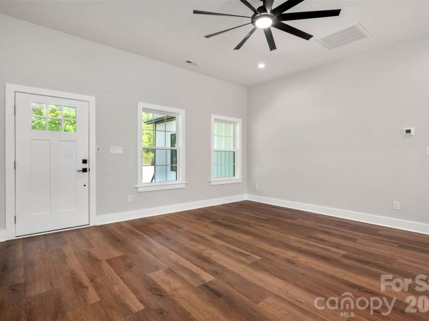 501 Snow Street, Kannapolis, NC 28081.  MLS# CAR4371237, YatesRealty ID 28137. 