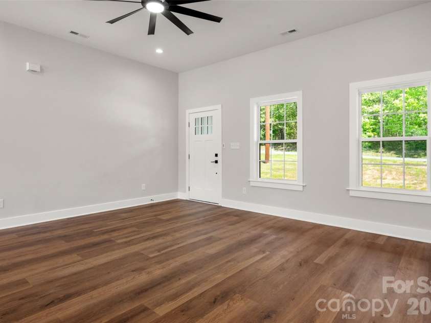 501 Snow Street, Kannapolis, NC 28081.  MLS# CAR4371237, YatesRealty ID 28137. 