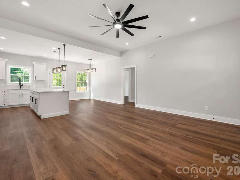 501 Snow Street, Kannapolis, NC 28081.  MLS# CAR4371237, YatesRealty ID 28137. 