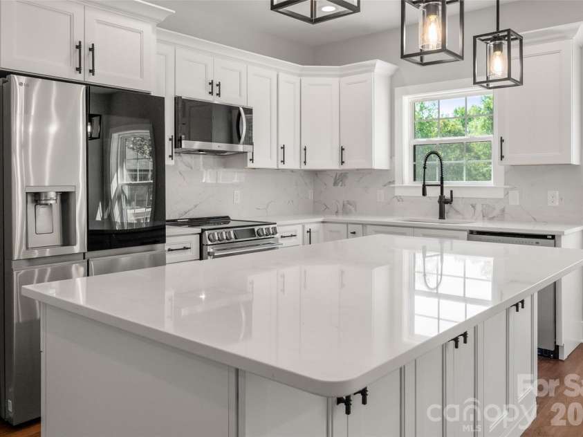 501 Snow Street, Kannapolis, NC 28081.  MLS# CAR4371237, YatesRealty ID 28137. 