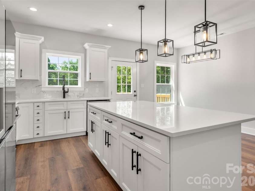 501 Snow Street, Kannapolis, NC 28081.  MLS# CAR4371237, YatesRealty ID 28137. 