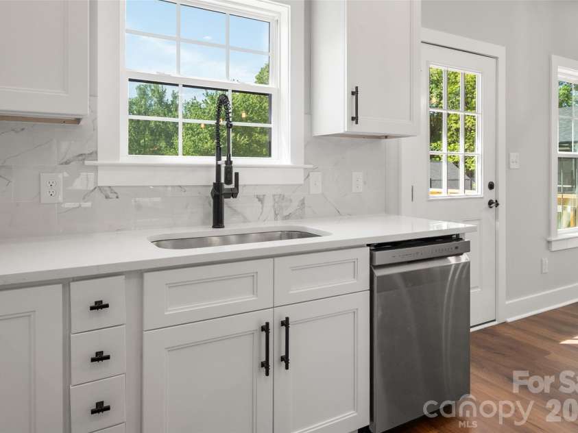 501 Snow Street, Kannapolis, NC 28081.  MLS# CAR4371237, YatesRealty ID 28137. 