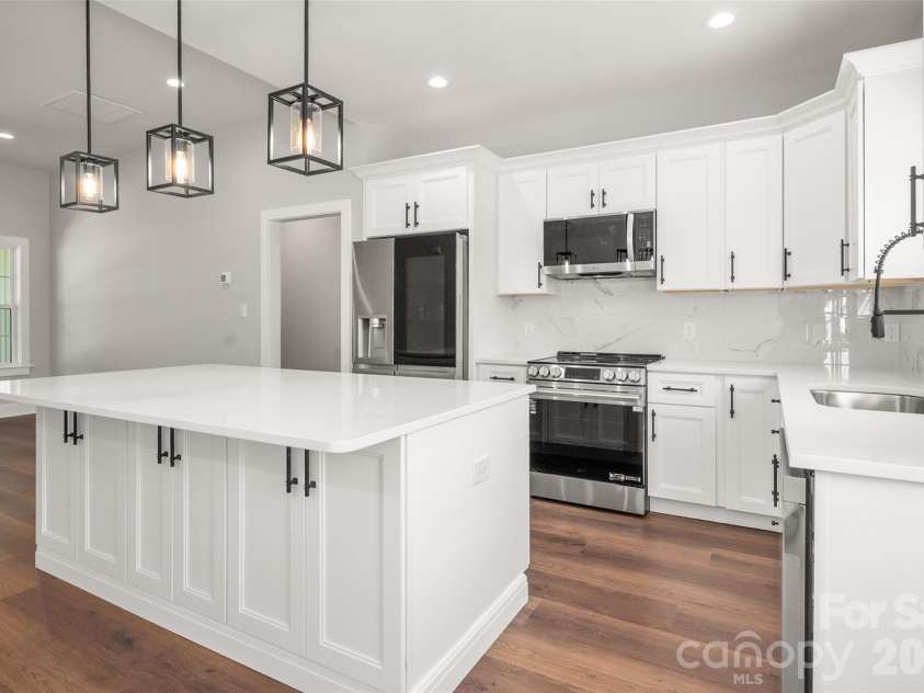 501 Snow Street, Kannapolis, NC 28081.  MLS# CAR4371237, YatesRealty ID 28137. 
