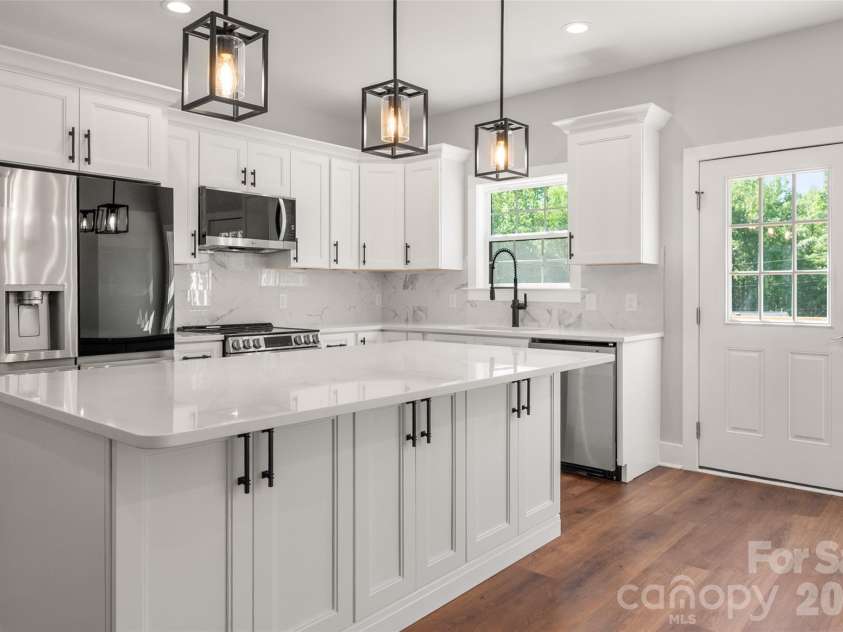 501 Snow Street, Kannapolis, NC 28081.  MLS# CAR4371237, YatesRealty ID 28137. 