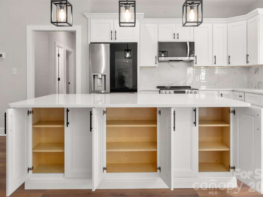 501 Snow Street, Kannapolis, NC 28081.  MLS# CAR4371237, YatesRealty ID 28137. 