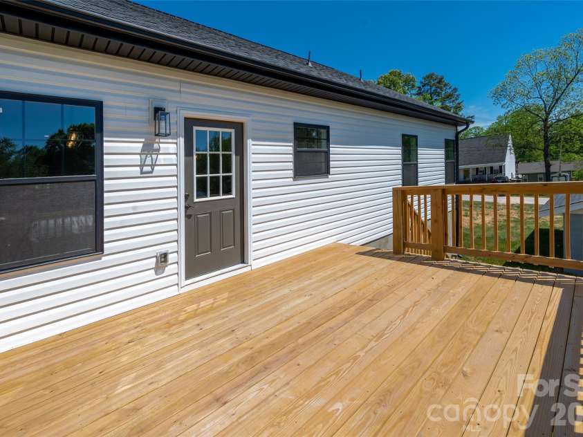501 Snow Street, Kannapolis, NC 28081.  MLS# CAR4371237, YatesRealty ID 28137. 
