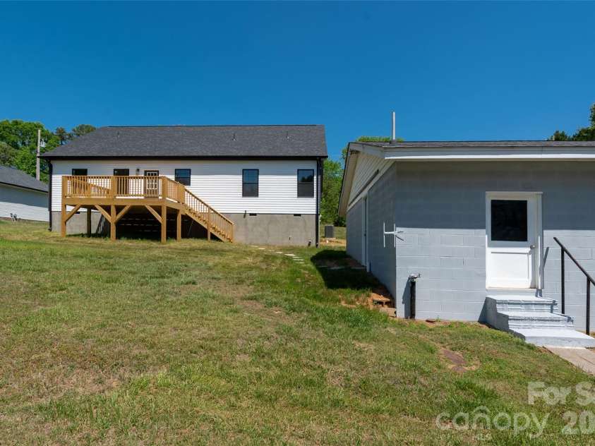 501 Snow Street, Kannapolis, NC 28081.  MLS# CAR4371237, YatesRealty ID 28137. 