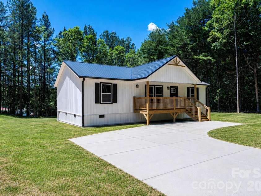 2918 Ivory Place, Granite Falls, NC 28630.  MLS# CAR4379382, YatesRealty ID 28139. 
