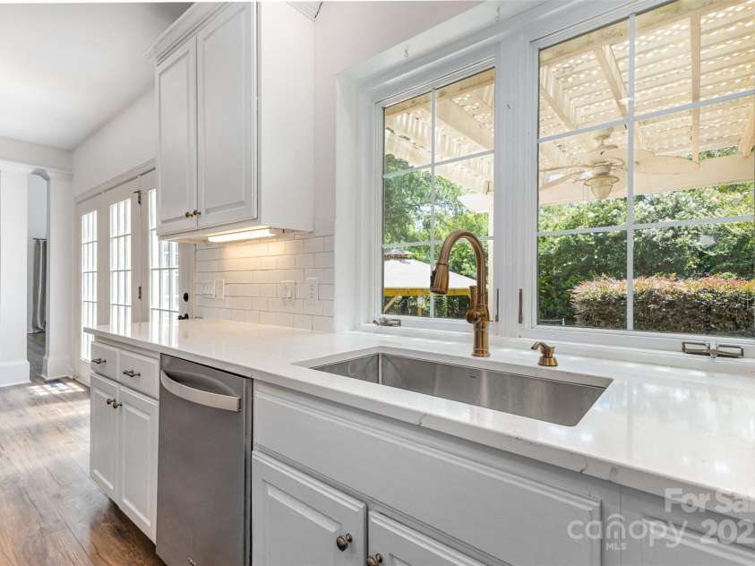6616 Blue Sky Lane, Charlotte, NC 28269.  MLS# CAR4285053, YatesRealty ID 28139. 
