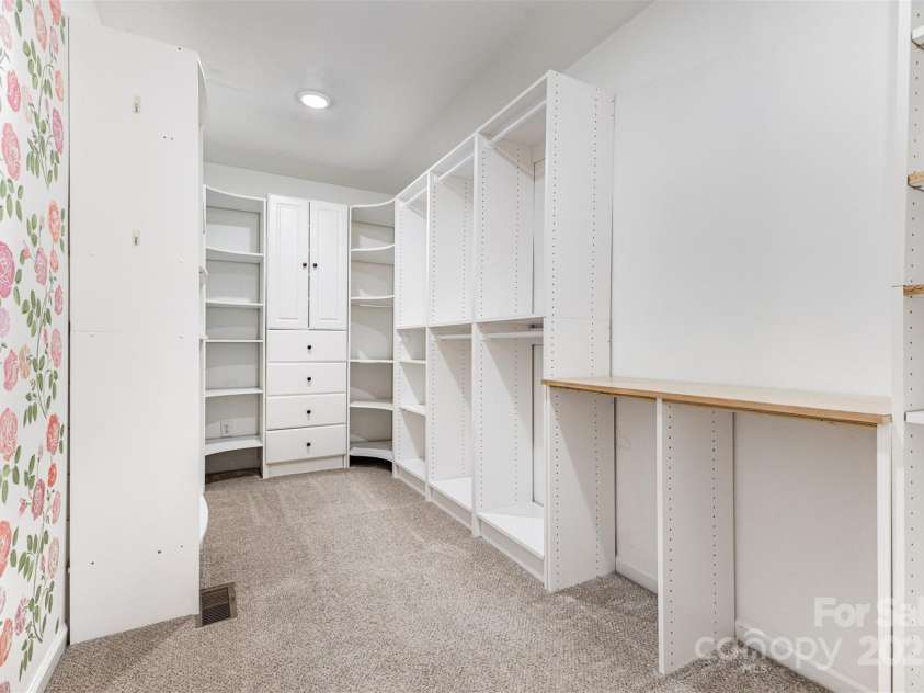 6616 Blue Sky Lane, Charlotte, NC 28269.  MLS# CAR4285053, YatesRealty ID 28139. 