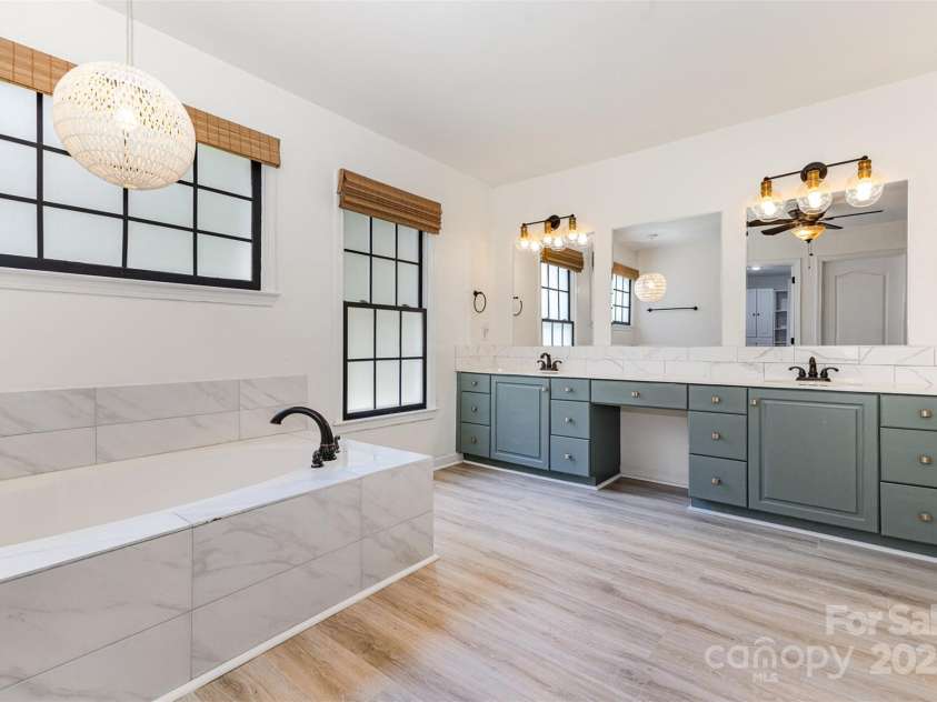 6616 Blue Sky Lane, Charlotte, NC 28269.  MLS# CAR4285053, YatesRealty ID 28139. 