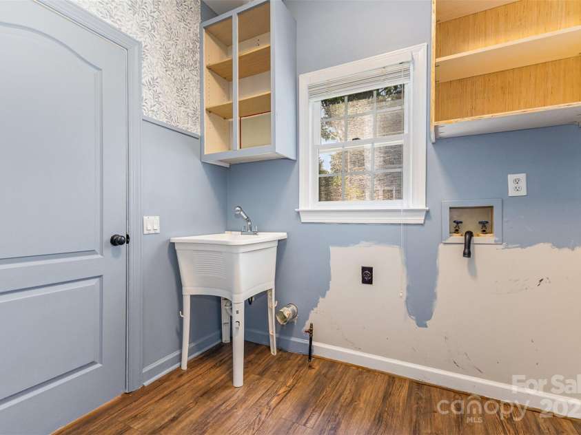 6616 Blue Sky Lane, Charlotte, NC 28269.  MLS# CAR4285053, YatesRealty ID 28139. 
