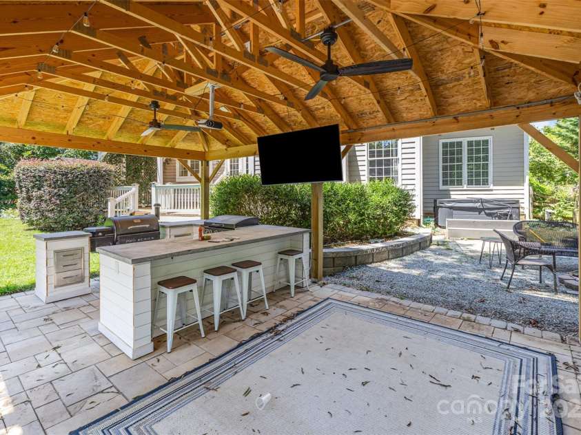 6616 Blue Sky Lane, Charlotte, NC 28269.  MLS# CAR4285053, YatesRealty ID 28139. 