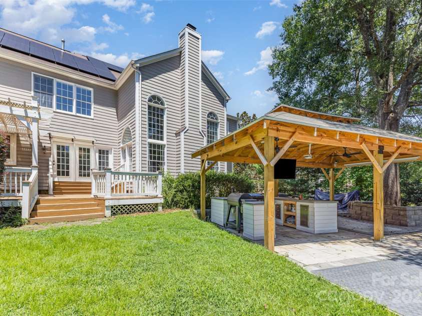 6616 Blue Sky Lane, Charlotte, NC 28269.  MLS# CAR4285053, YatesRealty ID 28139. 