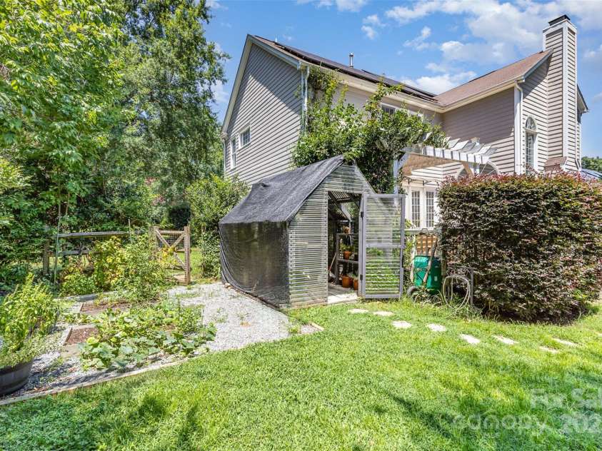 6616 Blue Sky Lane, Charlotte, NC 28269.  MLS# CAR4285053, YatesRealty ID 28139. 