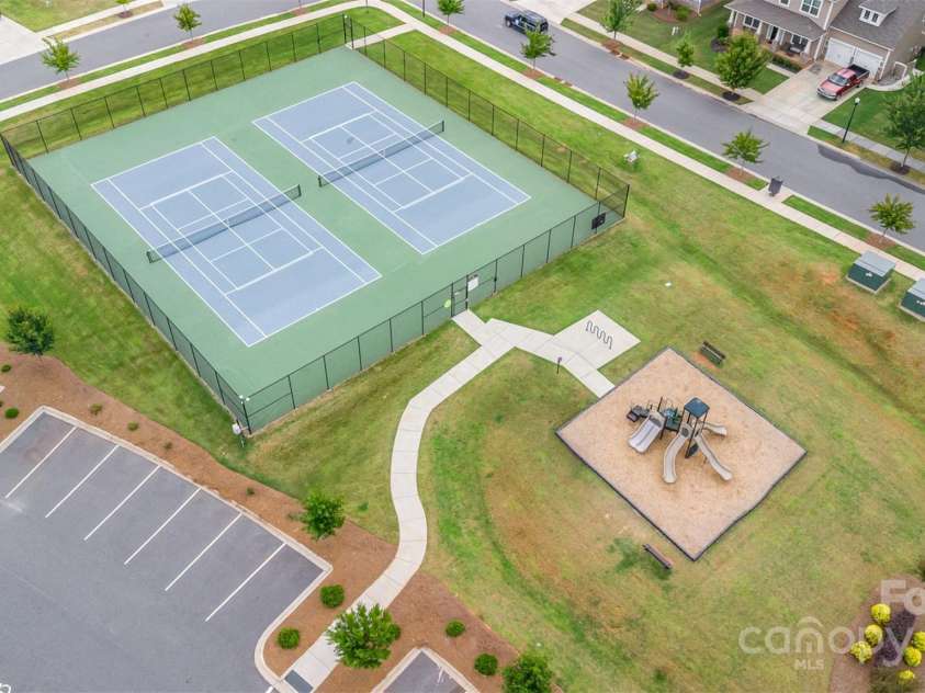 6616 Blue Sky Lane, Charlotte, NC 28269.  MLS# CAR4285053, YatesRealty ID 28139. 