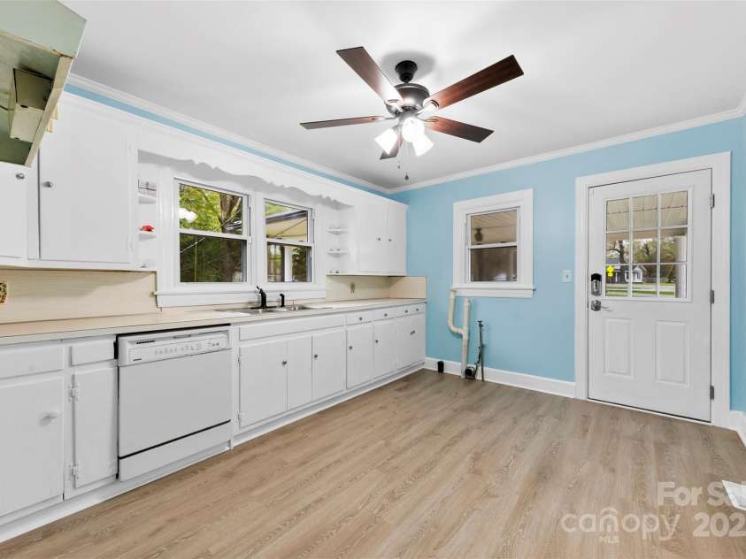 2300 Linwood Road, Gastonia, NC 28052.  MLS# CAR4327047, YatesRealty ID 2814. 