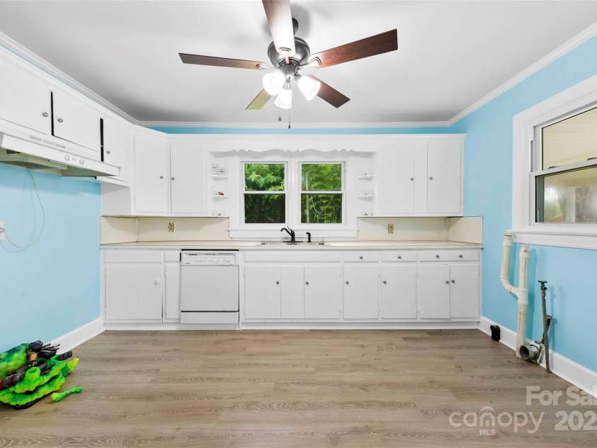 2300 Linwood Road, Gastonia, NC 28052.  MLS# CAR4327047, YatesRealty ID 2814. 