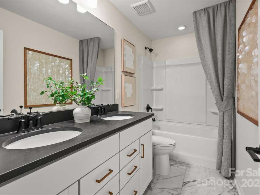 14110 New Crest Drive, Huntersville, NC 28078.  MLS# CAR4280843, YatesRealty ID 28140. 