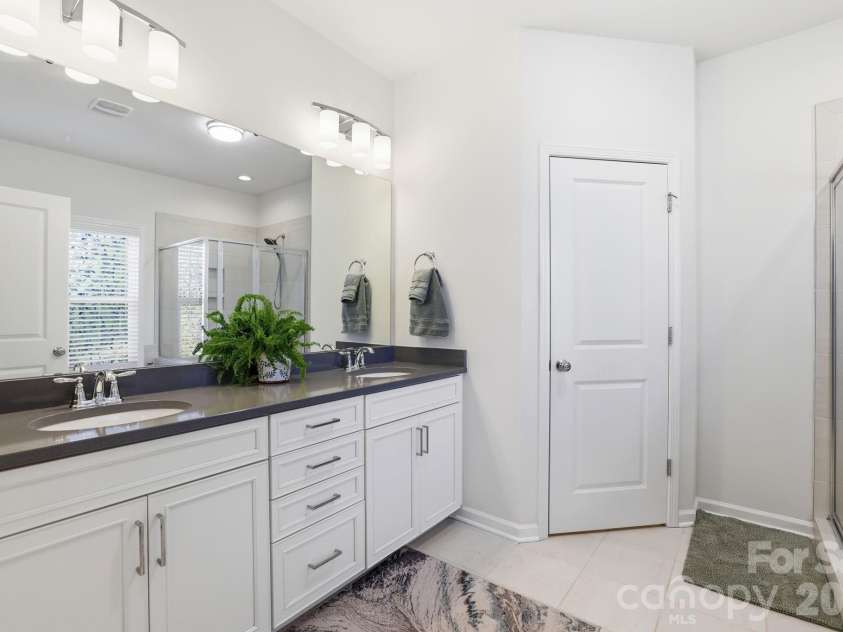 165 Morgans Branch Road, Belmont, NC 28012.  MLS# CAR4379357, YatesRealty ID 28140. Primary Double Vanity