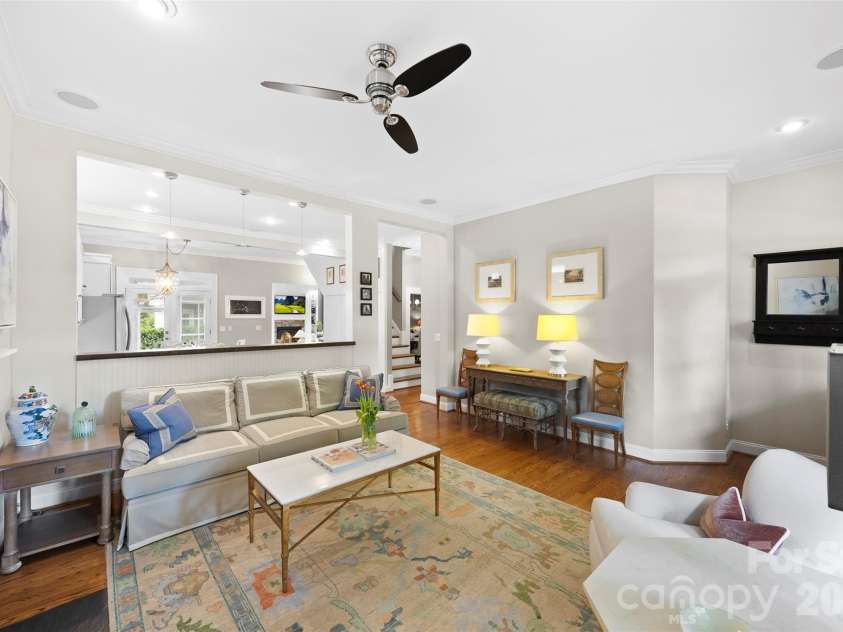 2305 Shenandoah Avenue, Charlotte, NC 28205.  MLS# CAR4380771, YatesRealty ID 28142. 