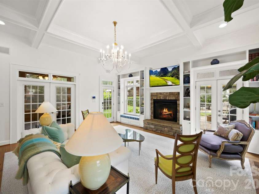 2305 Shenandoah Avenue, Charlotte, NC 28205.  MLS# CAR4380771, YatesRealty ID 28142. 