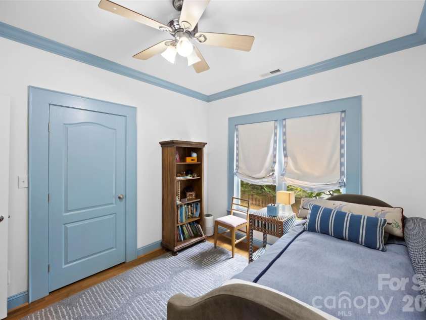 2305 Shenandoah Avenue, Charlotte, NC 28205.  MLS# CAR4380771, YatesRealty ID 28142. 