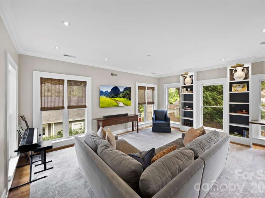 2305 Shenandoah Avenue, Charlotte, NC 28205.  MLS# CAR4380771, YatesRealty ID 28142. 