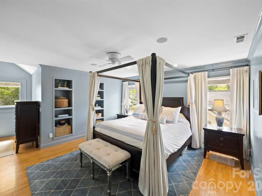 2305 Shenandoah Avenue, Charlotte, NC 28205.  MLS# CAR4380771, YatesRealty ID 28142. 