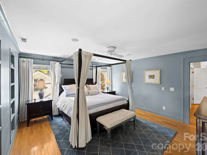 2305 Shenandoah Avenue, Charlotte, NC 28205.  MLS# CAR4380771, YatesRealty ID 28142. 