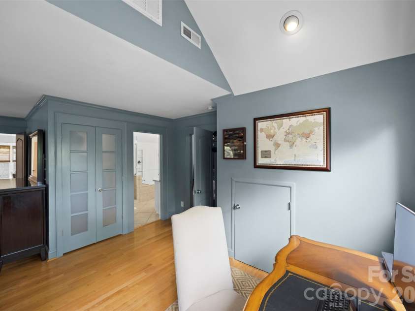 2305 Shenandoah Avenue, Charlotte, NC 28205.  MLS# CAR4380771, YatesRealty ID 28142. 