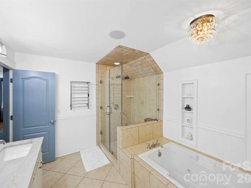 2305 Shenandoah Avenue, Charlotte, NC 28205.  MLS# CAR4380771, YatesRealty ID 28142. 