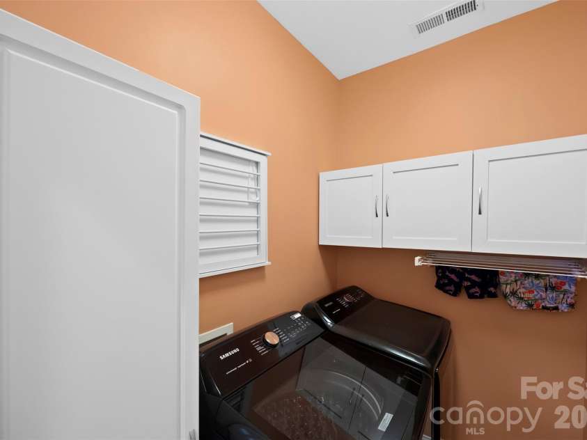 2305 Shenandoah Avenue, Charlotte, NC 28205.  MLS# CAR4380771, YatesRealty ID 28142. 