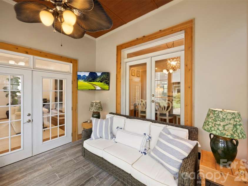 2305 Shenandoah Avenue, Charlotte, NC 28205.  MLS# CAR4380771, YatesRealty ID 28142. 