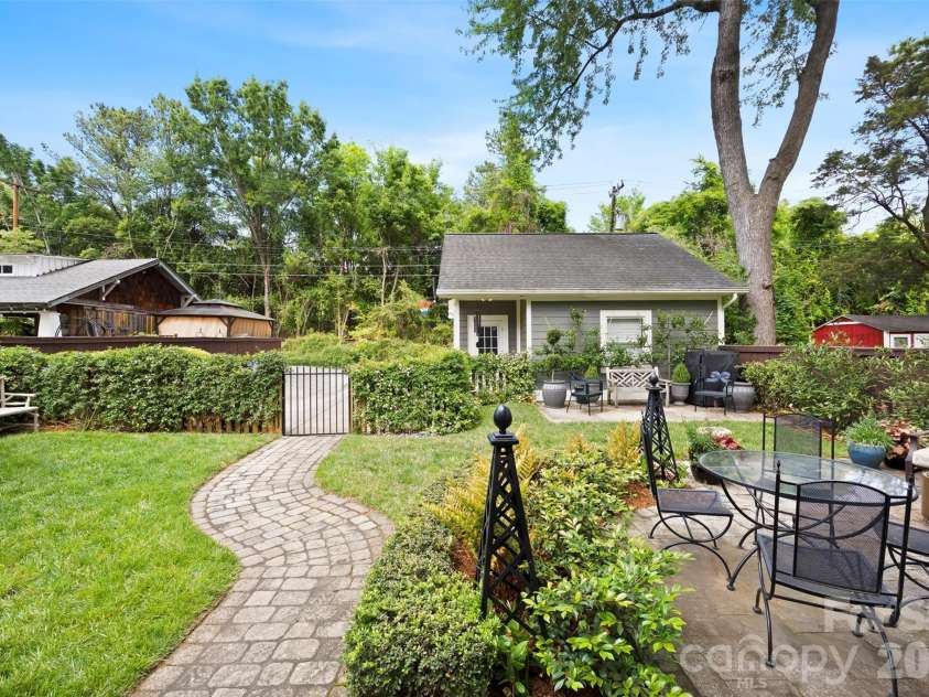 2305 Shenandoah Avenue, Charlotte, NC 28205.  MLS# CAR4380771, YatesRealty ID 28142. 