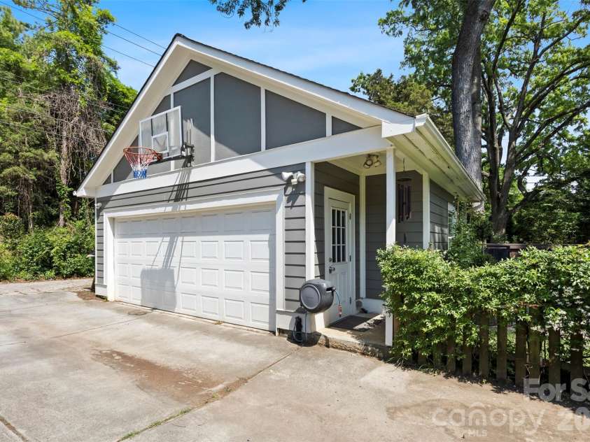 2305 Shenandoah Avenue, Charlotte, NC 28205.  MLS# CAR4380771, YatesRealty ID 28142. 