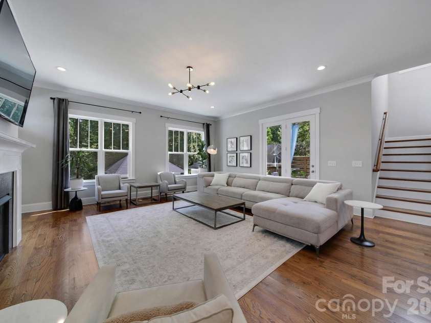 3015 Commonwealth Avenue, Charlotte, NC 28205.  MLS# CAR4397576, YatesRealty ID 28143. 