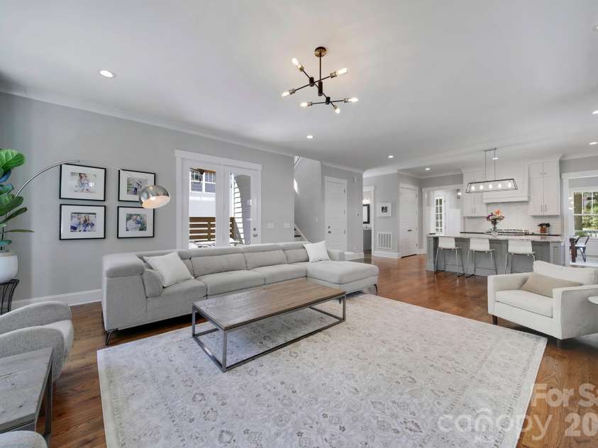 3015 Commonwealth Avenue, Charlotte, NC 28205.  MLS# CAR4397576, YatesRealty ID 28143. 