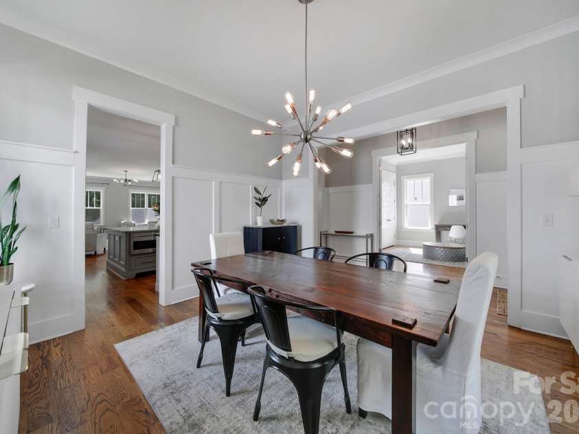 3015 Commonwealth Avenue, Charlotte, NC 28205.  MLS# CAR4397576, YatesRealty ID 28143. 