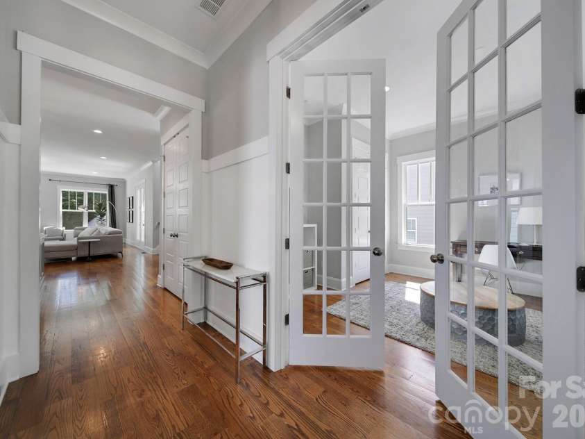 3015 Commonwealth Avenue, Charlotte, NC 28205.  MLS# CAR4397576, YatesRealty ID 28143. 