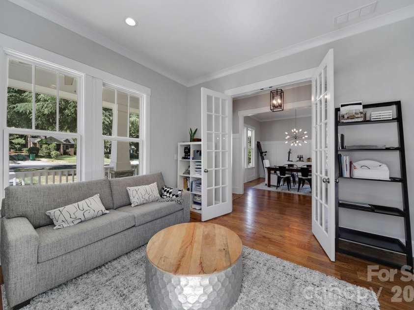 3015 Commonwealth Avenue, Charlotte, NC 28205.  MLS# CAR4397576, YatesRealty ID 28143. 