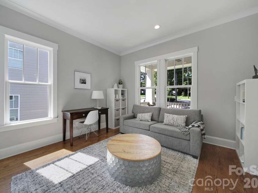 3015 Commonwealth Avenue, Charlotte, NC 28205.  MLS# CAR4397576, YatesRealty ID 28143. 